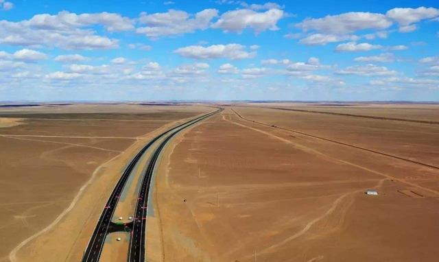 跑完全程要20万油费的公路,你敢去自驾游一圈吗?