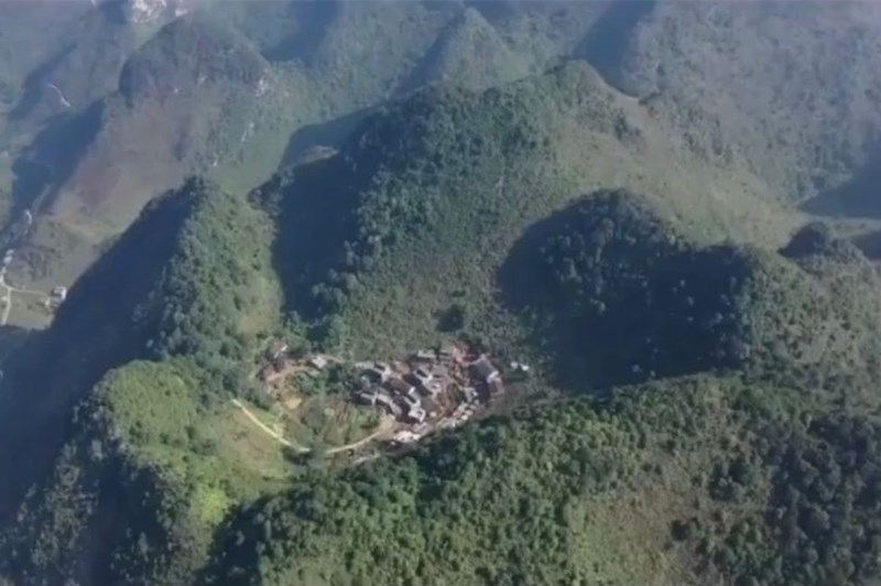 一座建在大山深处莲花中央的村庄 宛如与世隔绝的世外桃源