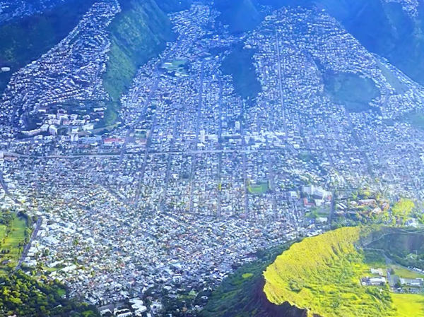 这座火山的周边都是全美最豪华的富人住宅区,