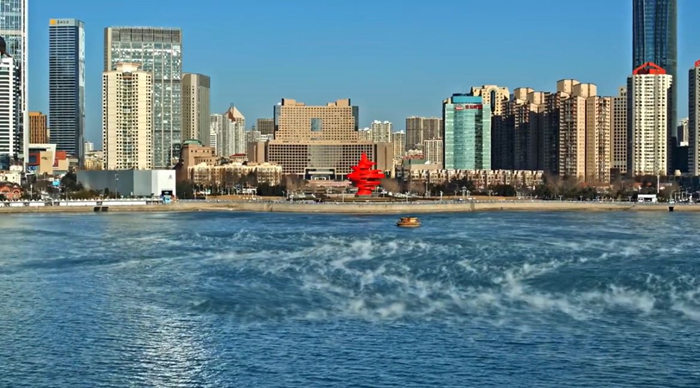 青岛现海浩奇观,海面上蒸汽腾腾,仙气飘飘!图1