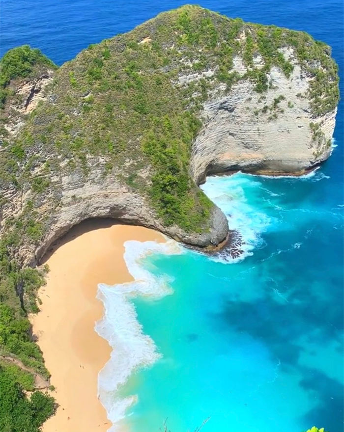 佩尼达岛--Kelingking Beach(精灵沙滩)