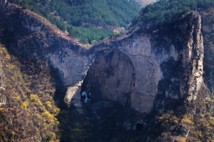 带你去看神奇的世界:山西太行山天生桥--鹅屋猫路天桥