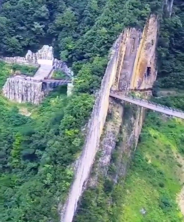 带你去看神奇的世界:重庆武陵山大裂谷的一片江山奇观!