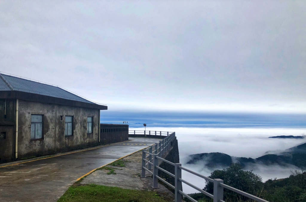 带你去看美丽的风景:广西大容山上大风车下的壮观云海云瀑1