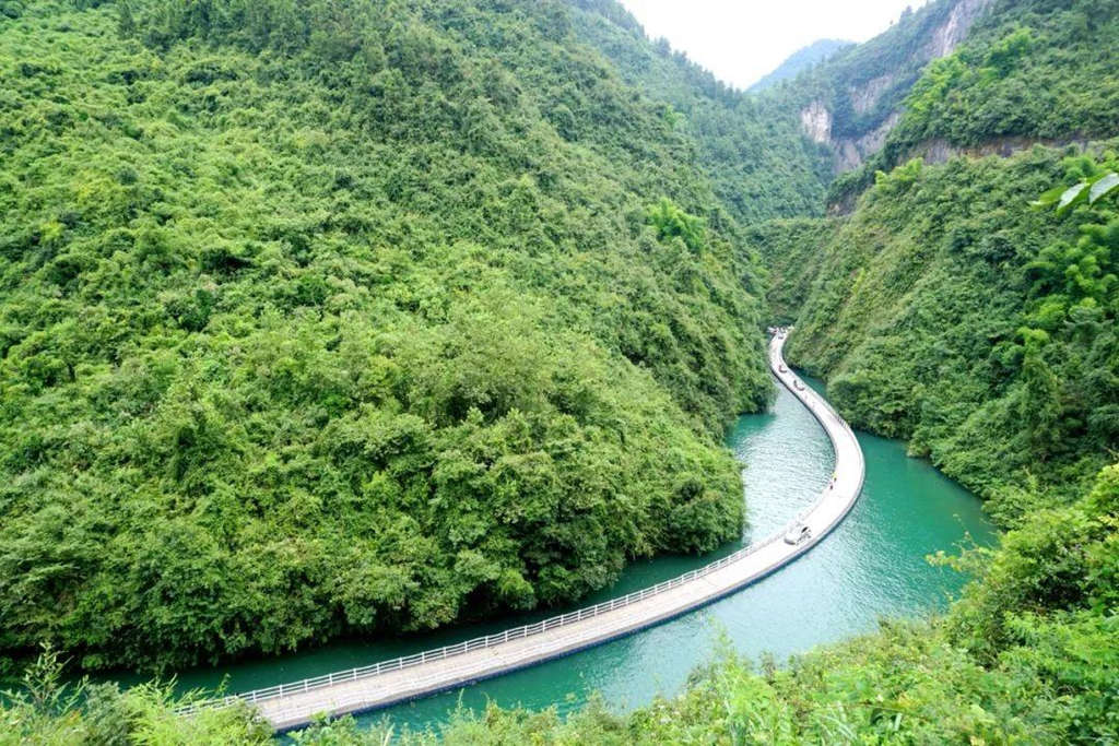 带你去看最美水上公路--湖北恩施宣恩狮子关网红浮桥