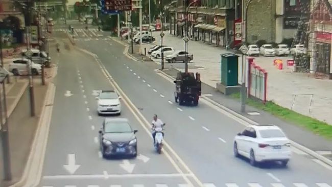 摩的违规拦截外地游客车辆拉客