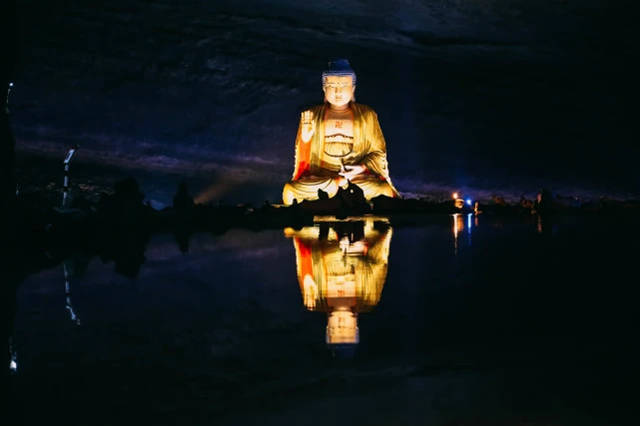 金佛山古佛洞